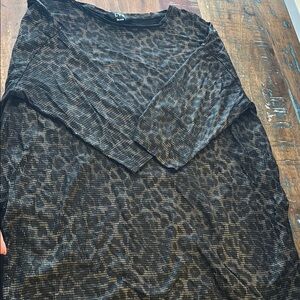 Black Leopard Print Top 3/4 length sleeves - Long